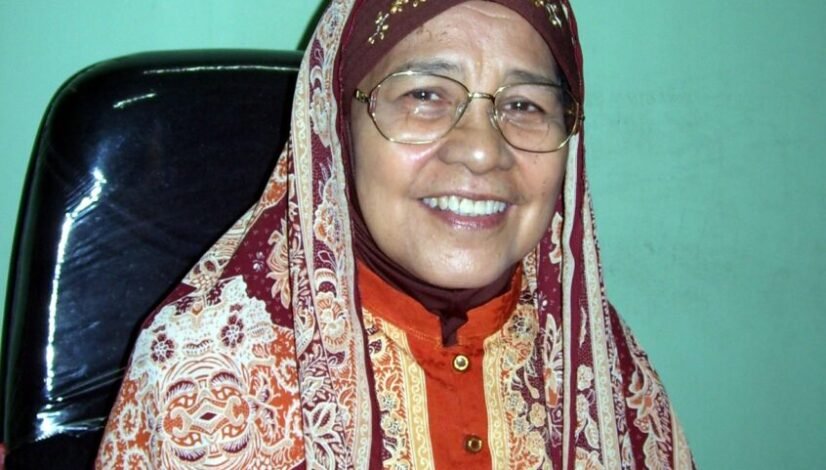 Ibu Aisjah Girindra Tokoh Perintis Sertifikasi Halal Indonesia