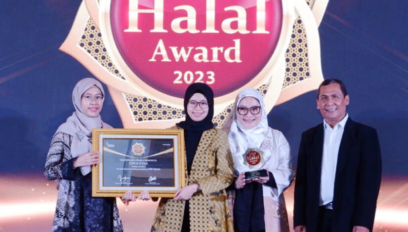 Coca-Cola Menerima Penghargaan di Top Halal Award 2023 Kategori Soft Drink