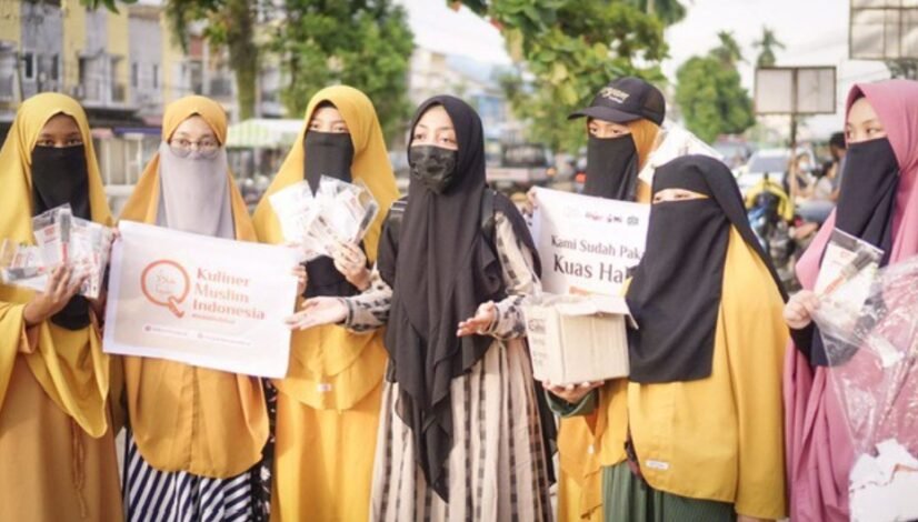 Gerakan Sadar Halal, dipimpin oleh Chelsy dari Kuliner Muslim Indonesia, bertujuan mengedukasi penjual kaki lima tentang kebersihan dan penggunaan kuas halal