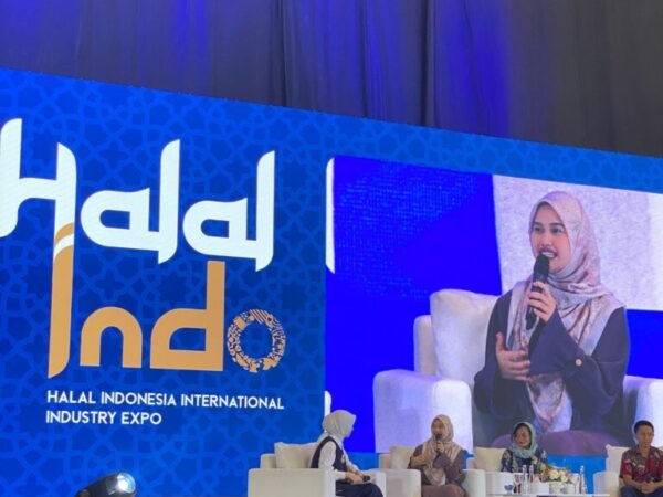 Menginspirasi di Halal Indonesia International Industry Expo, Dian Widayanti Jadi Narasumber Talk Show