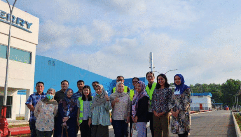 Tim Manajemen Halal Karawang saat Closing Audit SJPH