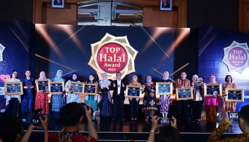 Foto Bersama Pemenang Pemenang Top Halal Award 2023